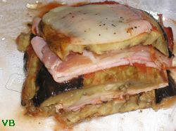 Secţiune de vinete cu şuncă şi caşcaval